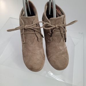 Womens Toms Desert Taupe Suede Booties Sz‎ 7